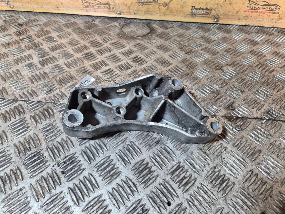 Кронштейн КПП B6JFS0 Volkswagen Passat - Фото 1