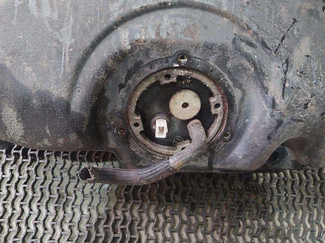 Бак топливный FQUXUF Mercedes C W202 undefined