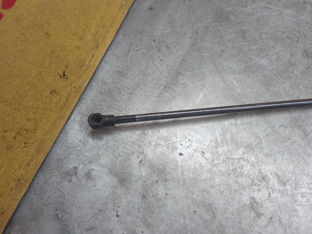 Амортизатор капота VRB29E Volvo S40 - Фото 2