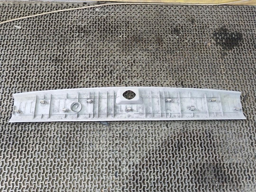 Накладка замка багажника BL8HNW Hyundai Trajet - Фото 2