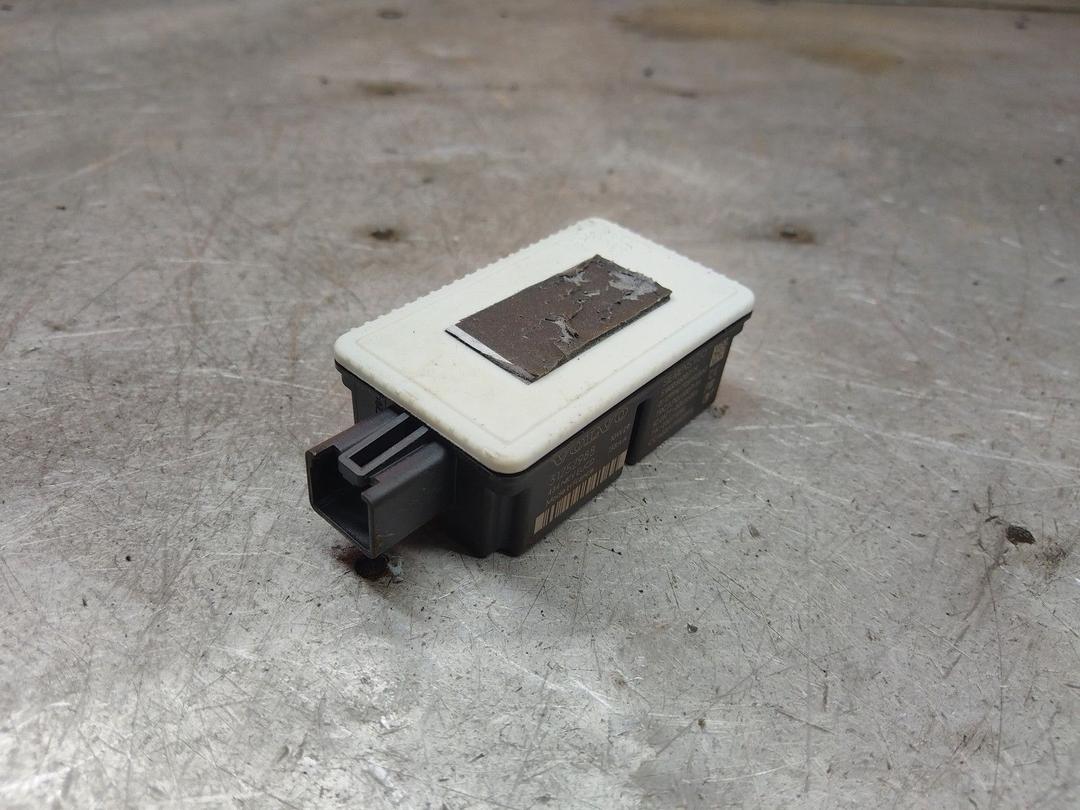 Блок управления центральным замком X8R4JZ Volvo XC70