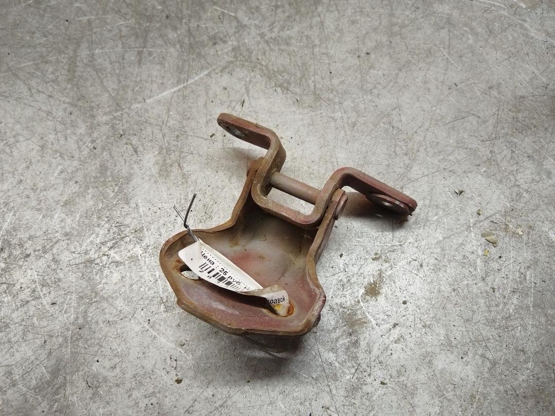 Петля двери передней правой FX6Y83 Mazda 323F купить на авторазборке