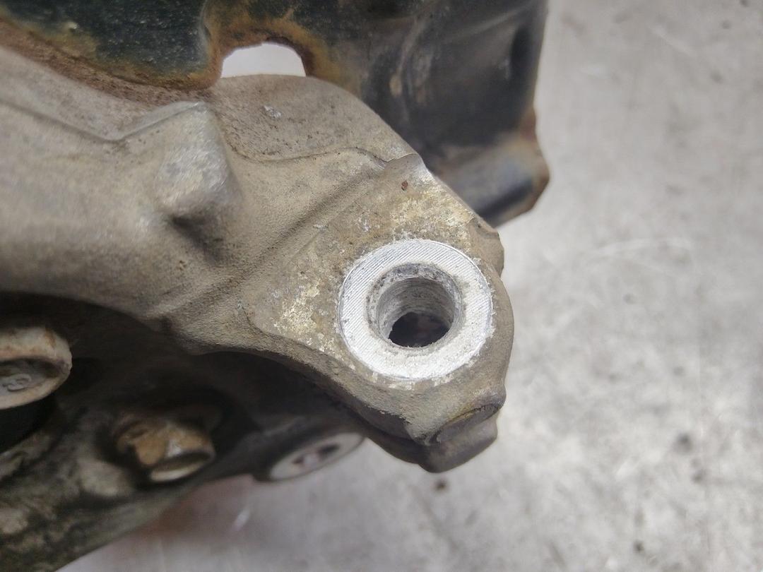 Кулак поворотный правый XE65ID Ford Fusion undefined