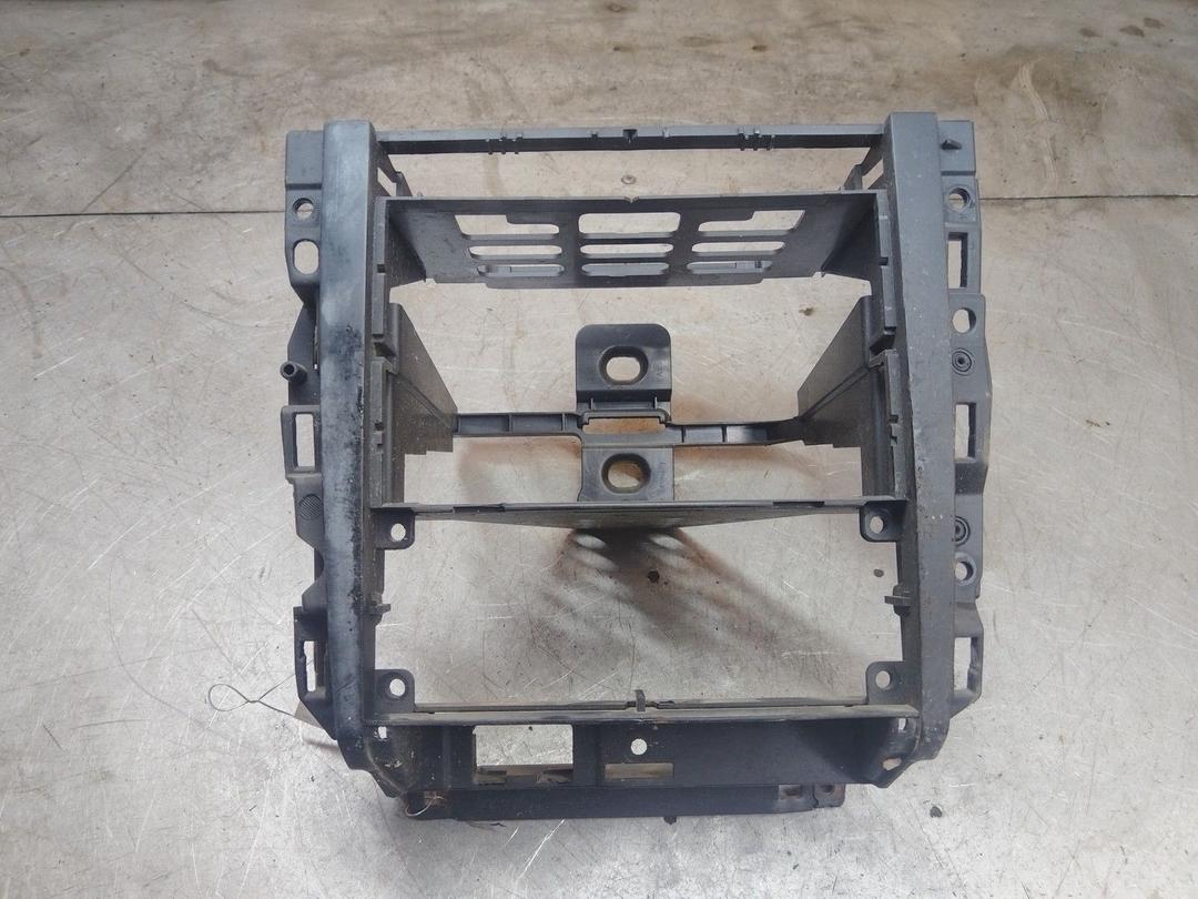 Рамка под магнитолу 8QYVZ9 Volkswagen Golf