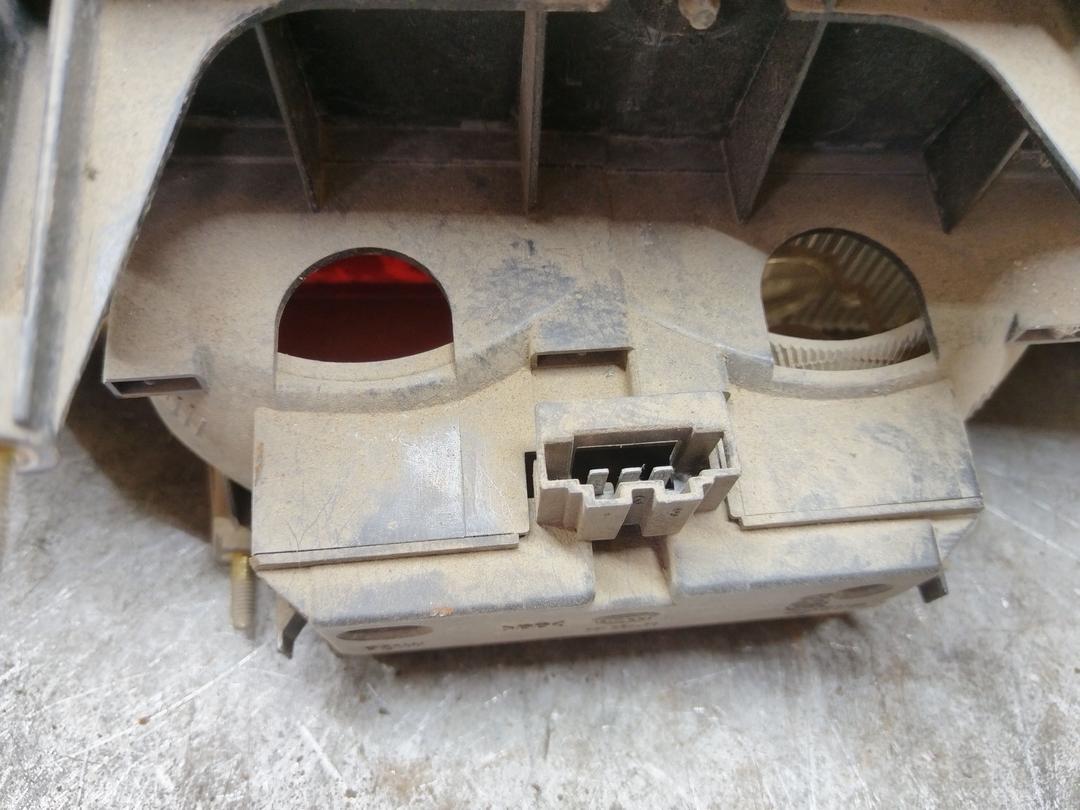 Фонарь крышки багажника левый 6IROBM Seat Toledo купить в магазине запчастей бу