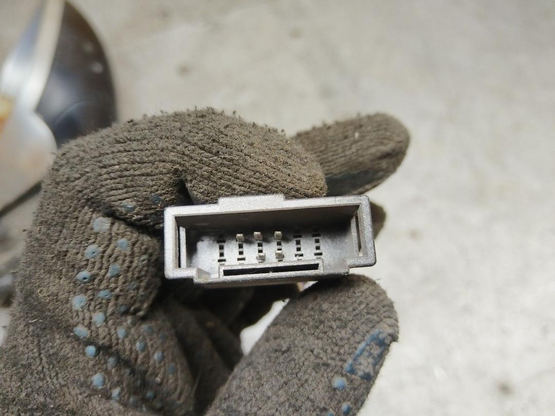 Зеркало наружное правое IO5B3K Volkswagen Polo купить на авторазборке