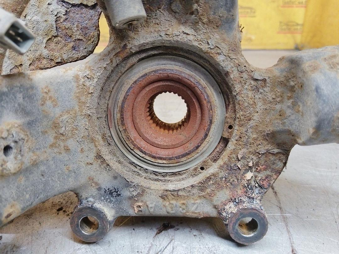 Кулак поворотный правый 4LKQUB Peugeot 607 - Фото 4