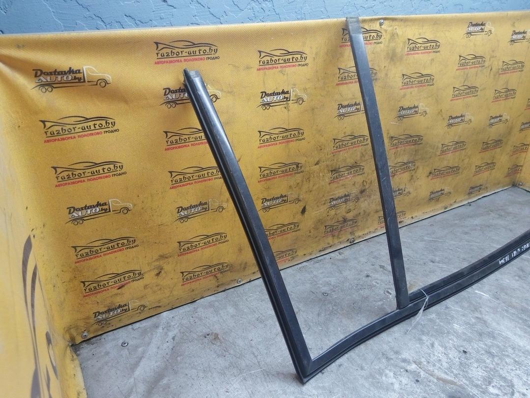 Уплотнитель стекла задней левой двери  0721YW Renault Espace купить с доставкой