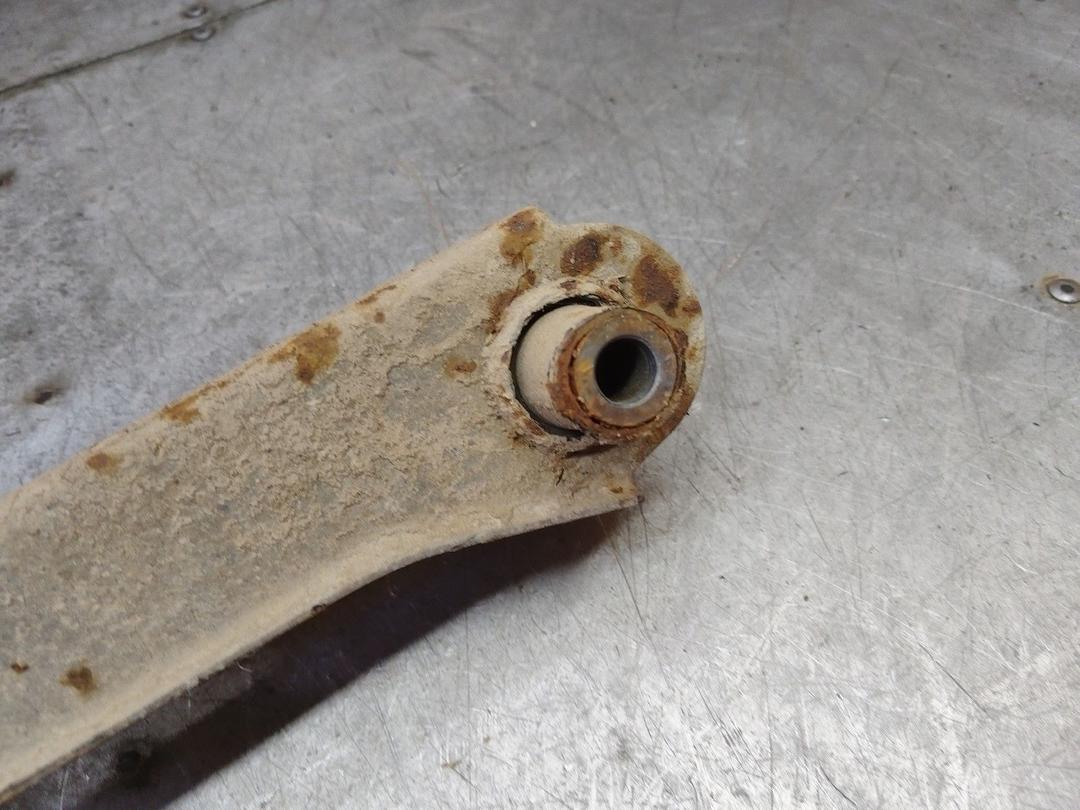 Рычаг задний правый LA8JW9 Opel Vectra - Фото 2