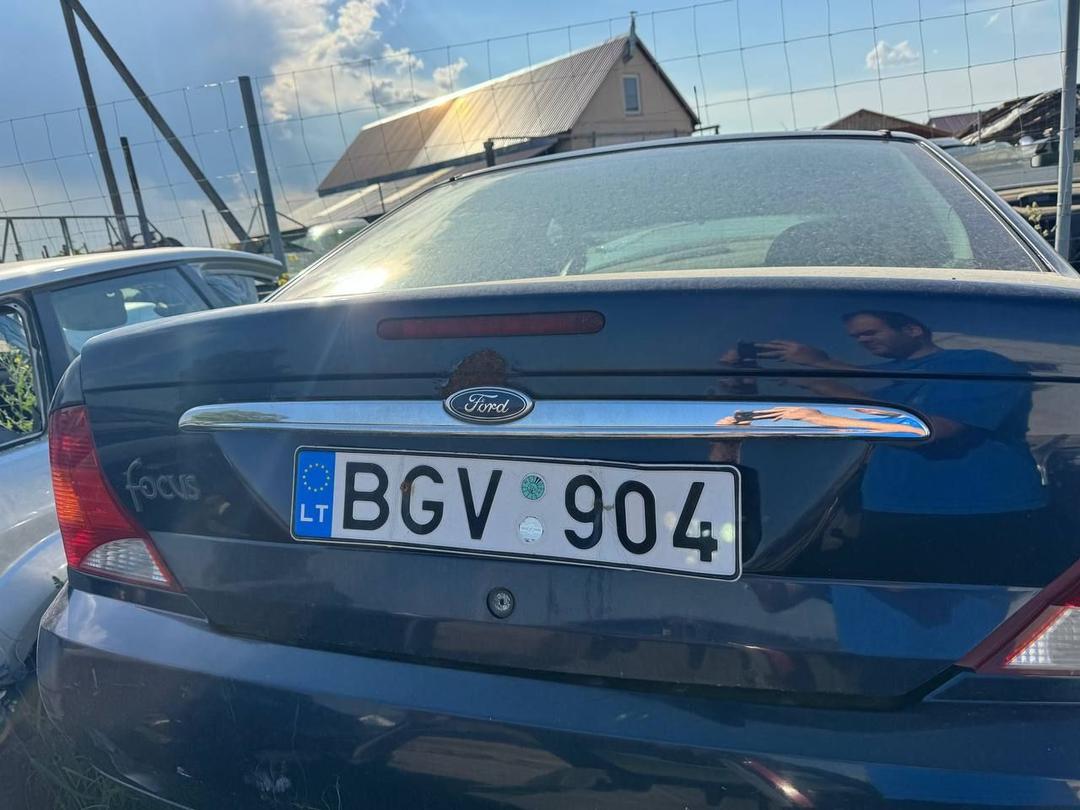 Накладка подсветки номера 96PZ2O Ford Focus купить