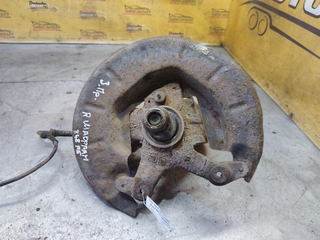 Кулак задний правый H4109D Renault Safrane