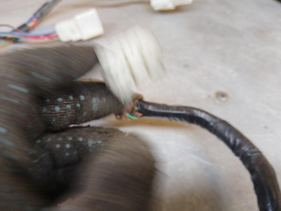 Проводка двери передней левой T4VTOF Mazda Premacy купить на авторазборке