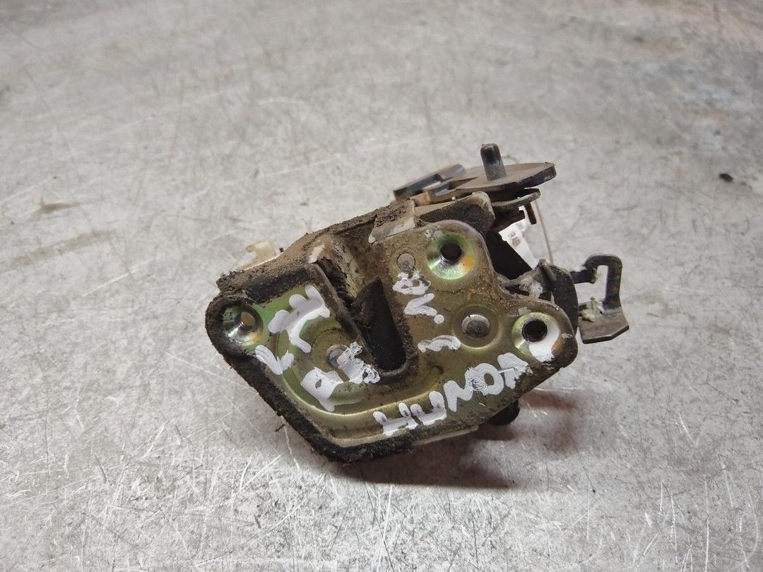 Замок двери задней левой YERAER Hyundai Lantra купить