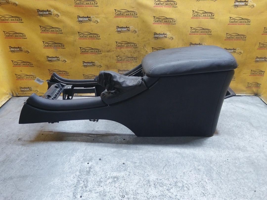 Подлокотник C6MV3E Peugeot 607 купить