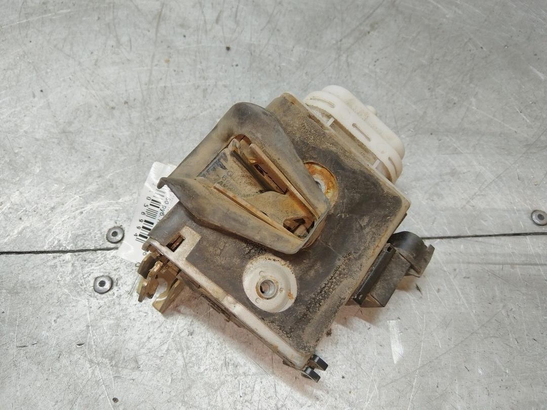 Замок двери передней правой GCJF3D Audi A4