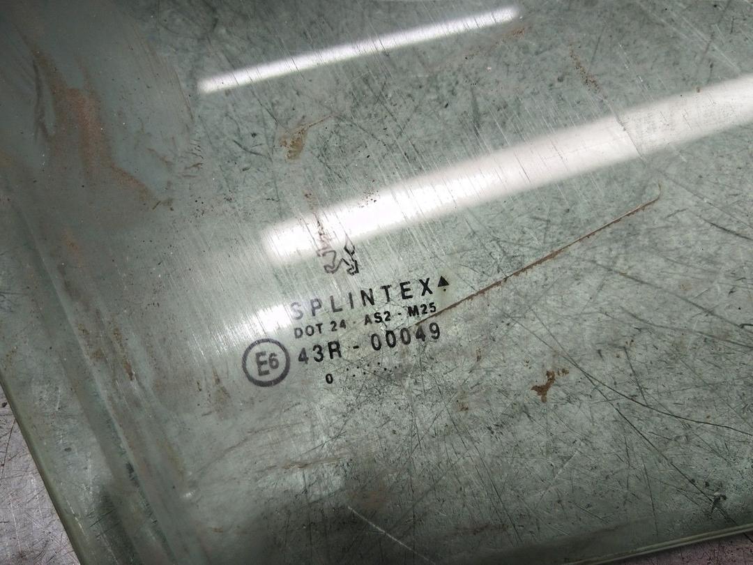 Стекло двери передней правой VSY37X Peugeot 406 купить