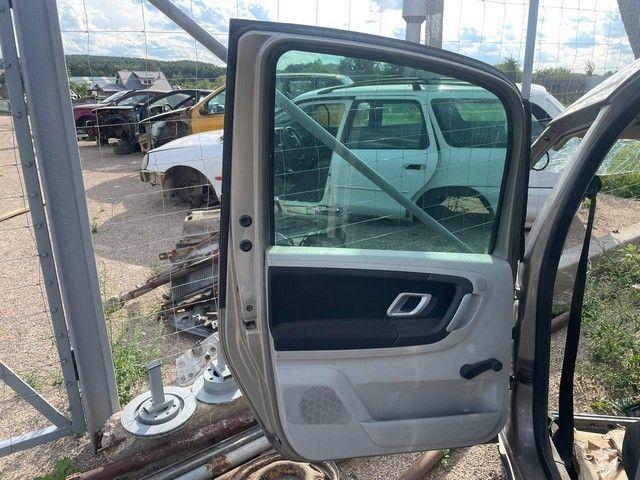 Обшивка двери задней левой (дверная карта) 86KNI0 Skoda Roomster