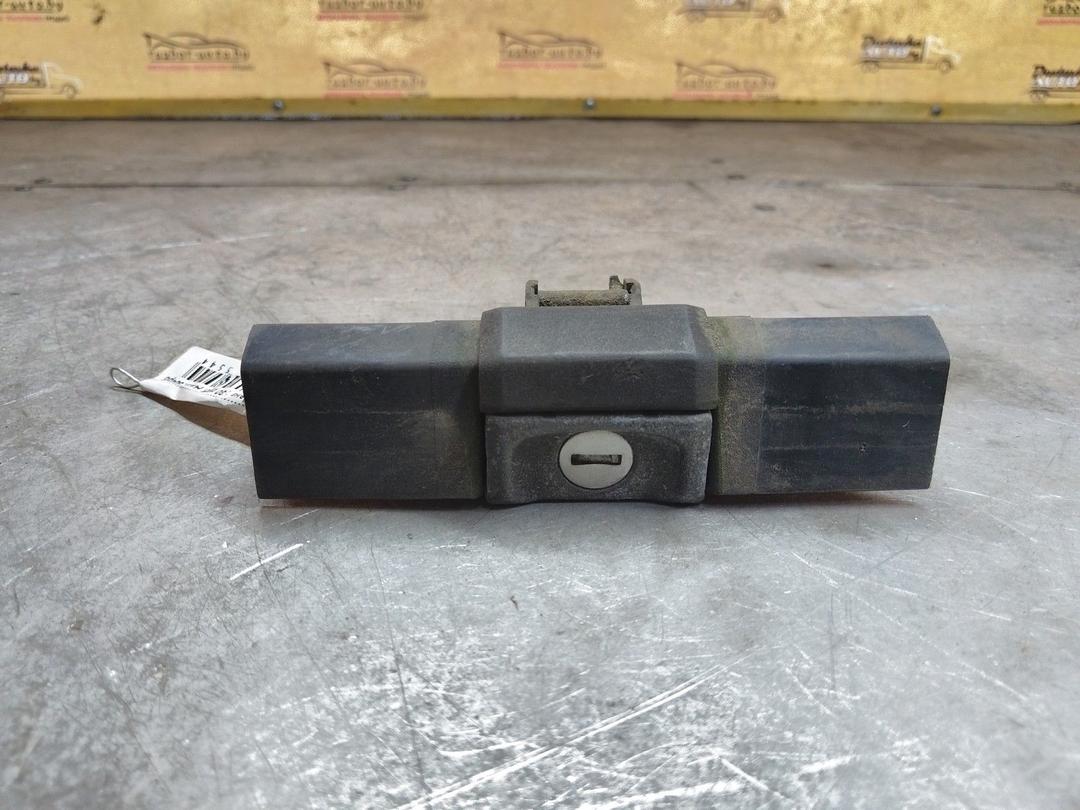 Кнопка открытия багажника XIR7D1 Volkswagen Jetta