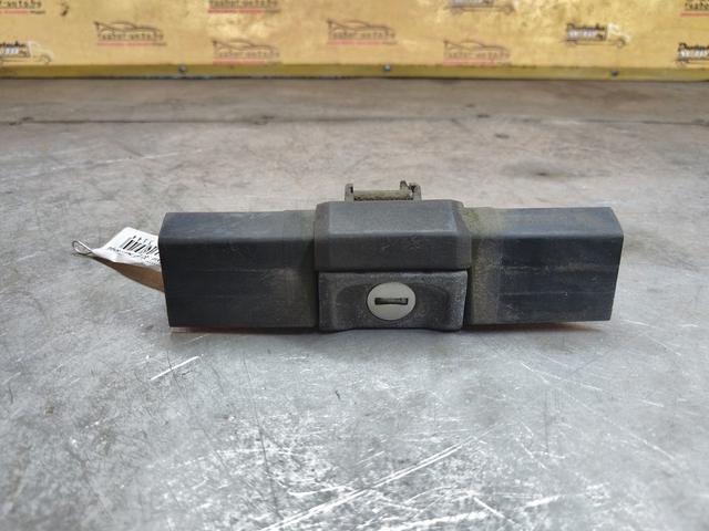 Кнопка открытия багажника XIR7D1 Volkswagen Jetta