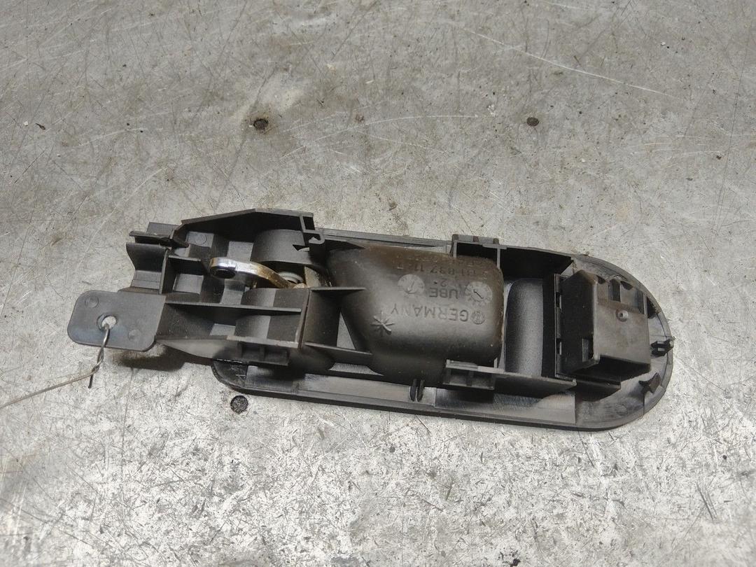 Ручка внутренняя передняя правая J19X98 Volkswagen Golf - Фото 2