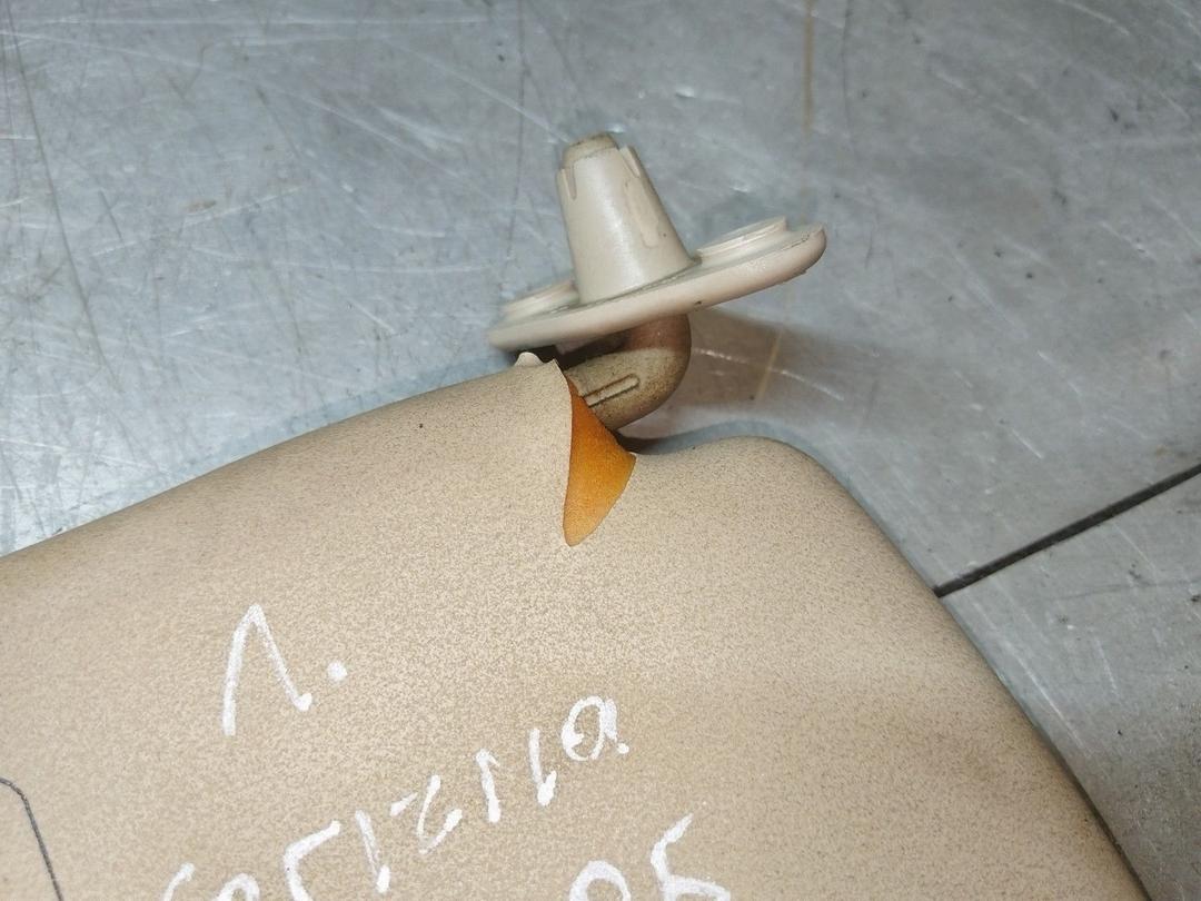 Козырек солнцезащитный ESY869 Mitsubishi Carisma купить с доставкой