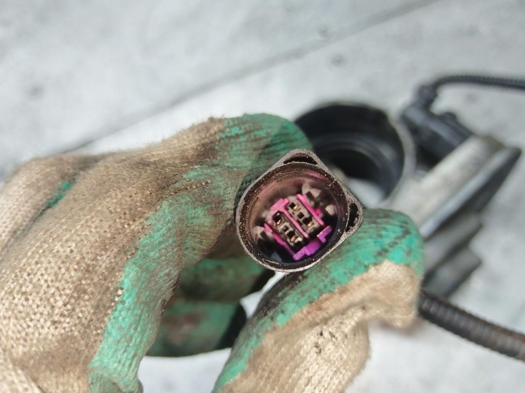 Заслонка дроссельная U17J6D Volkswagen Golf - Фото 2