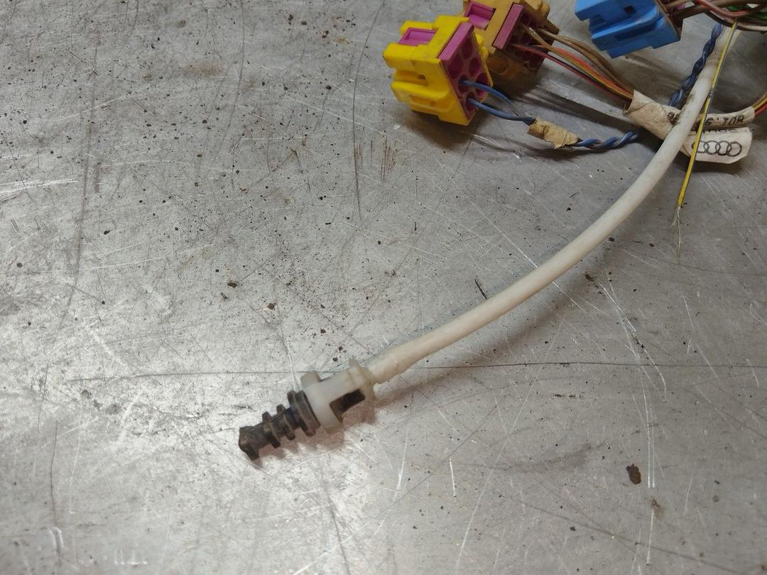 Проводка двери передней левой F7MN5B Audi A4 - Фото 4