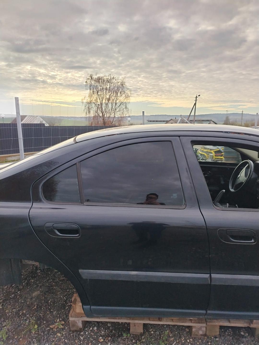 Петля двери задней правой GEECVR Volvo S60