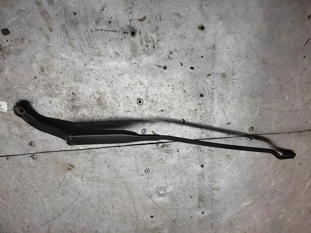 Щеткодержатель (поводок стеклоочистителя, дворник) 3I9LMG Audi 80 - Фото 2