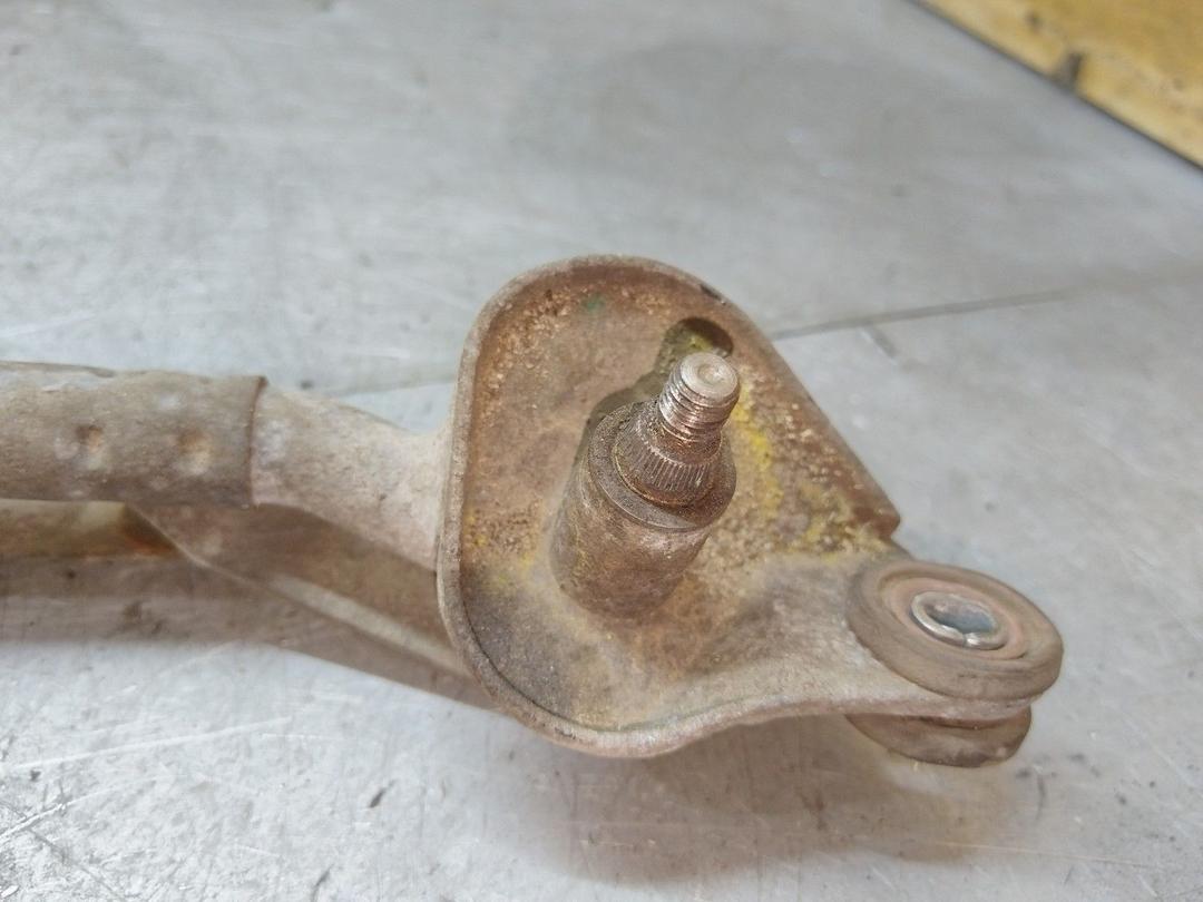 Механизм стеклоочистителя (трапеция дворников) O1QA73 Toyota Avensis купить в магазине запчастей бу