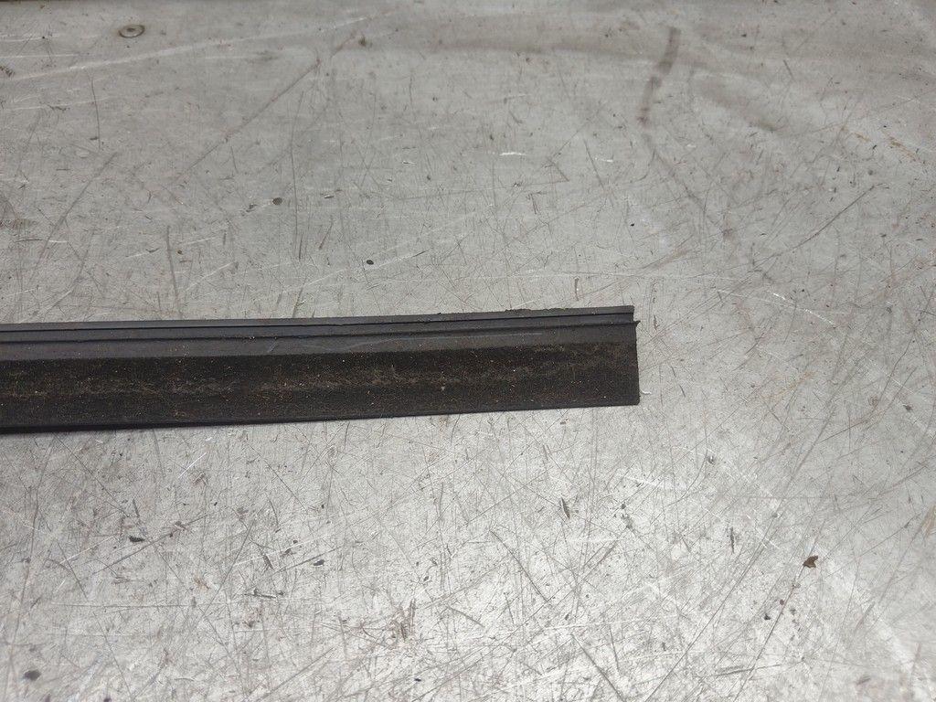 Молдинг стекла двери задней правой наружный 0Z1XG9 Audi 80 - Фото 4