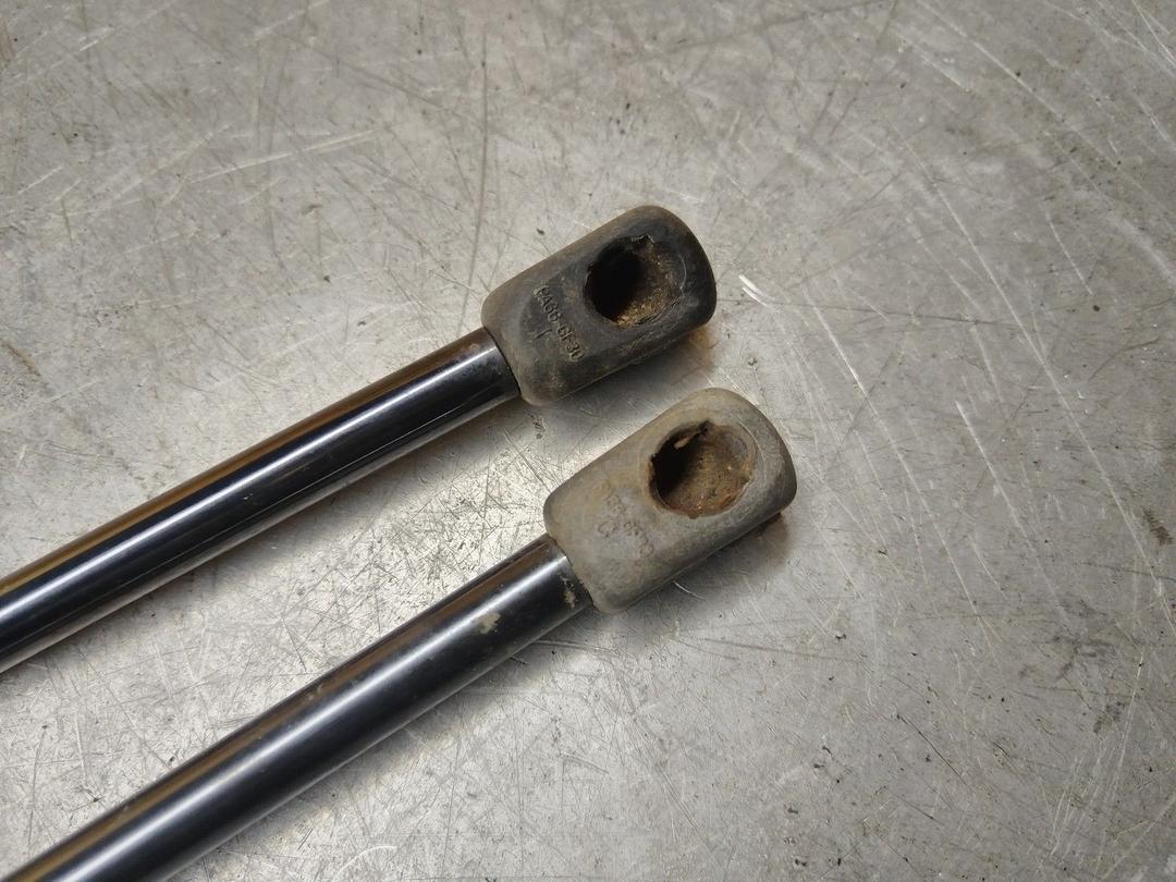 Амортизатор крышки багажника (3-5 двери) L0X6H2 Mazda 6 - Фото 2