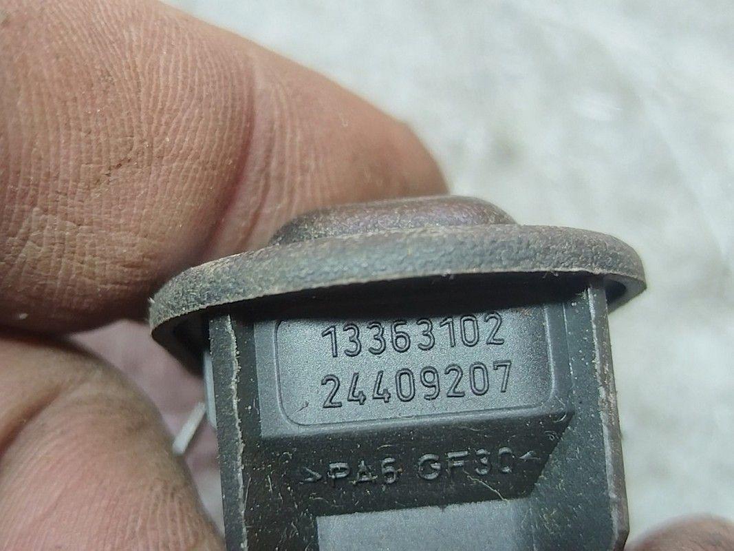 Кнопка стеклоподъемника переднего правого SFGG7W Opel Meriva купить в магазине запчастей бу