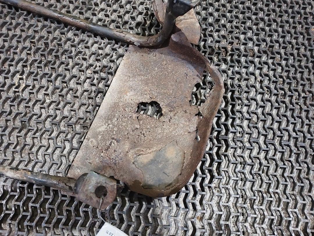 Крепление топливного бака 422811 Peugeot 806 купить