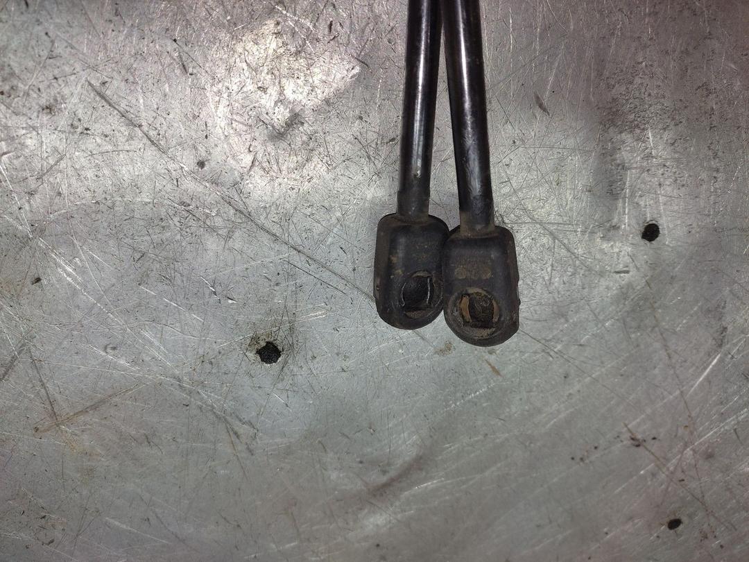 Амортизатор крышки багажника (3-5 двери) 1NMKZ7 Opel Signum