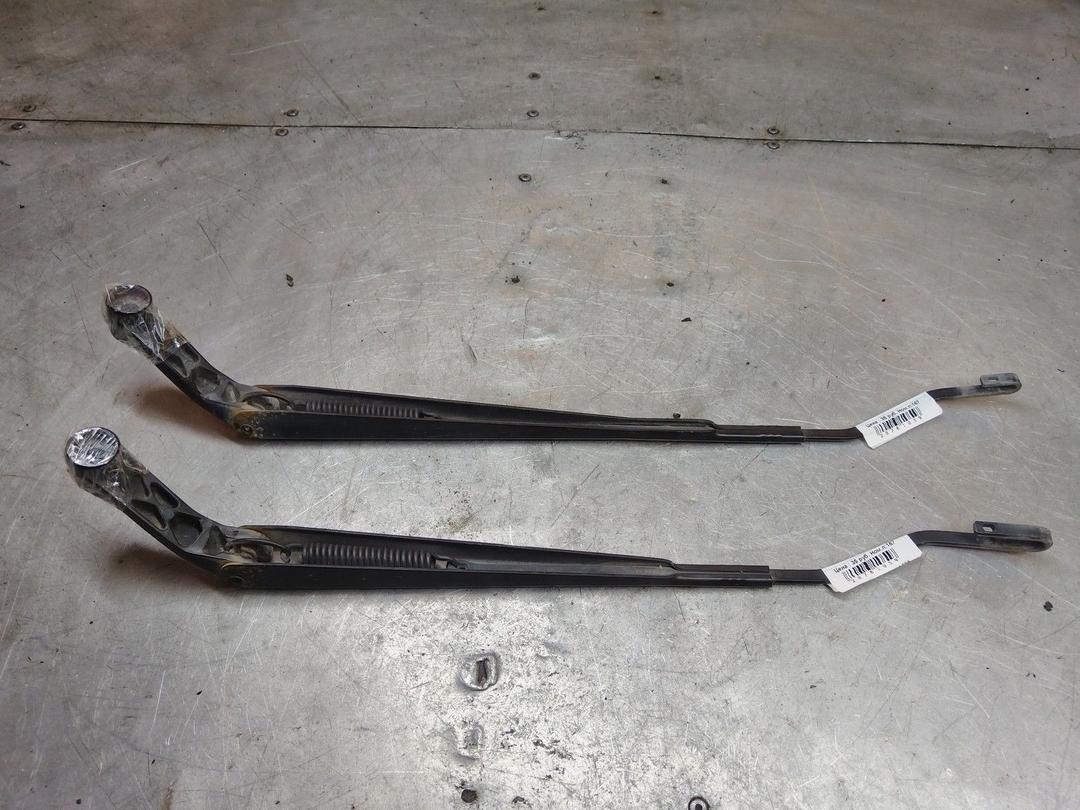 Щеткодержатель (поводок стеклоочистителя, дворник) GDI5QX Toyota Corolla купить