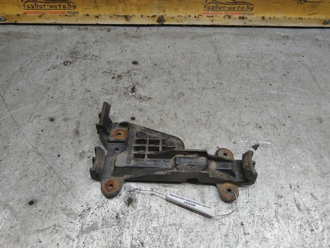 Кронштейн крепления крыла HWZ256 Audi 100