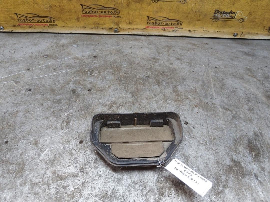 Решетка вентиляции кузова 027VI9 Ford Fiesta