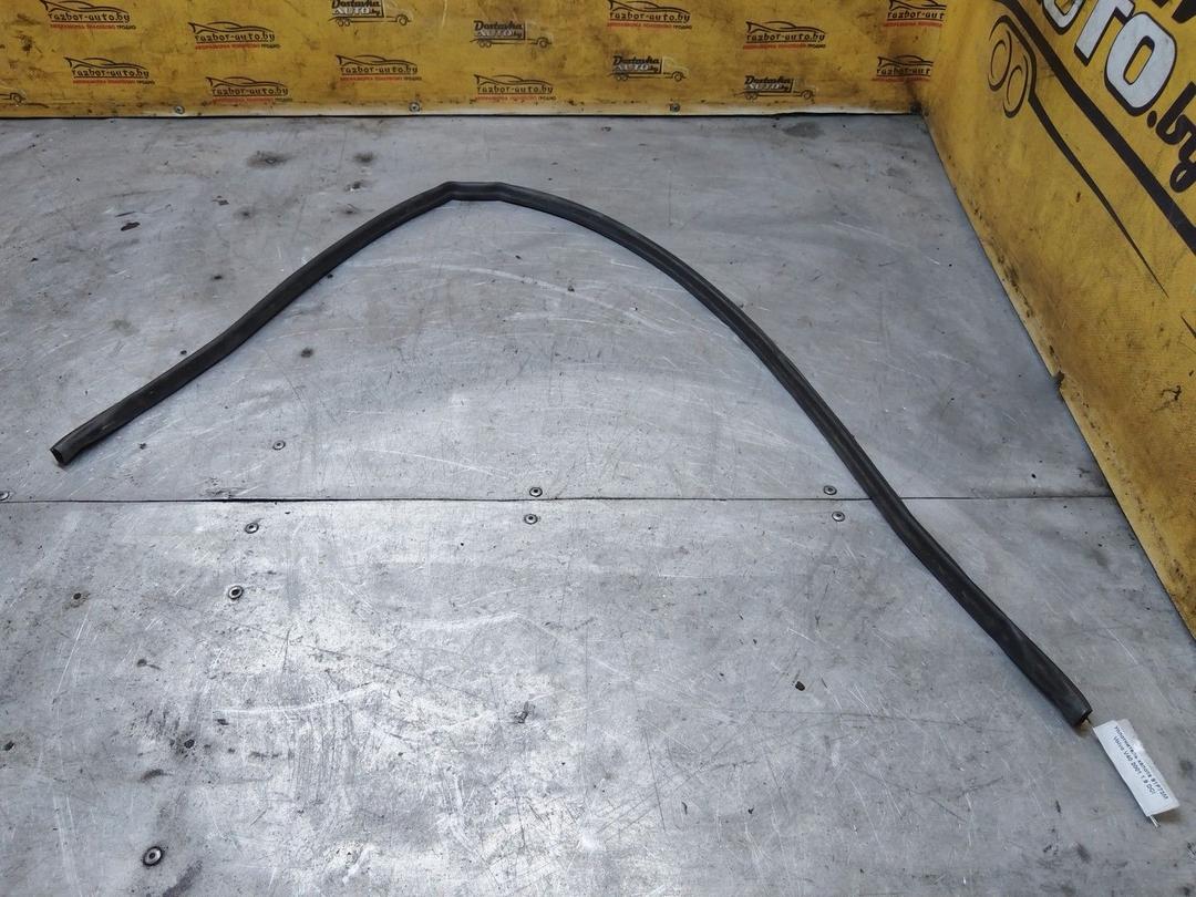 Уплотнитель капота 91P73M Volvo V40