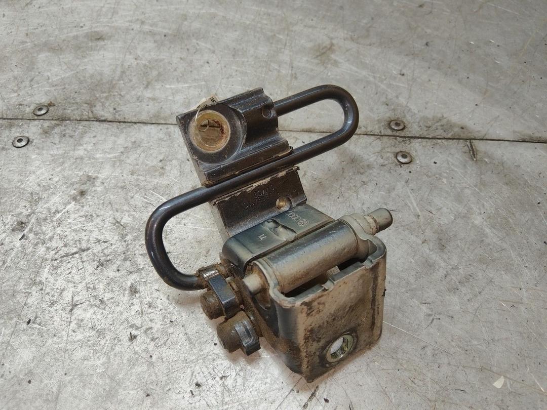 Петля двери задней левой 2B0JDD Volkswagen Golf купить