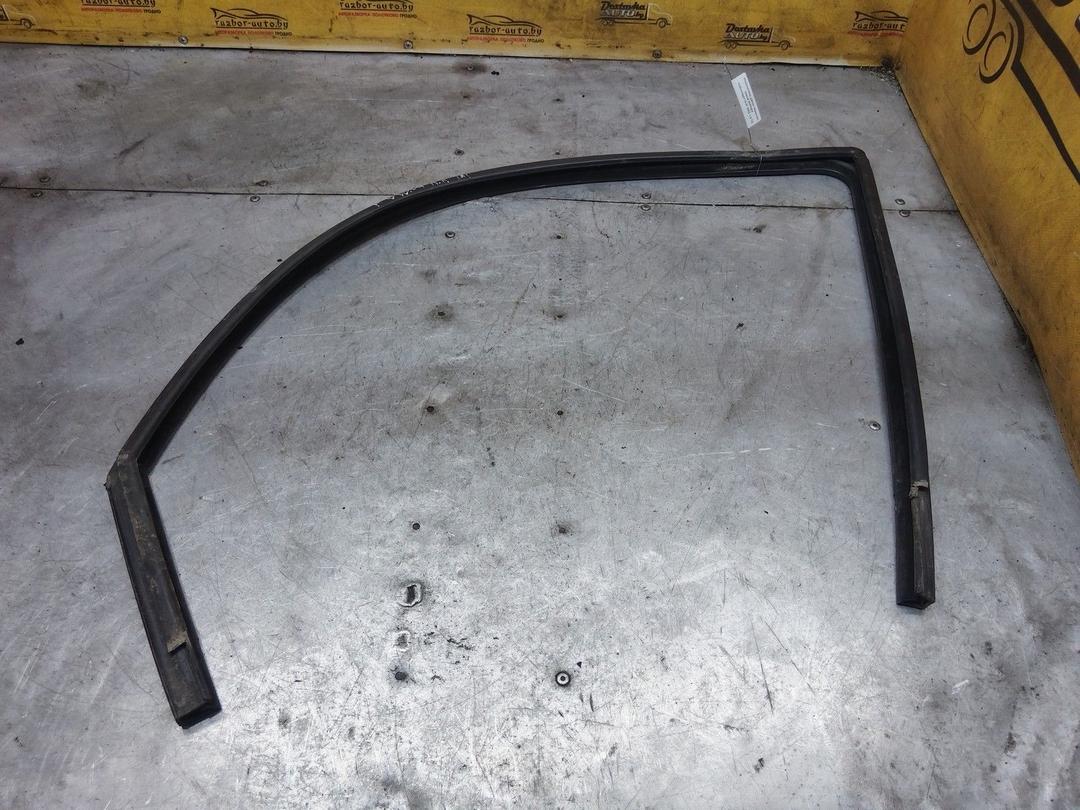 Уплотнитель двери передней левой 2NPNES Volkswagen Golf