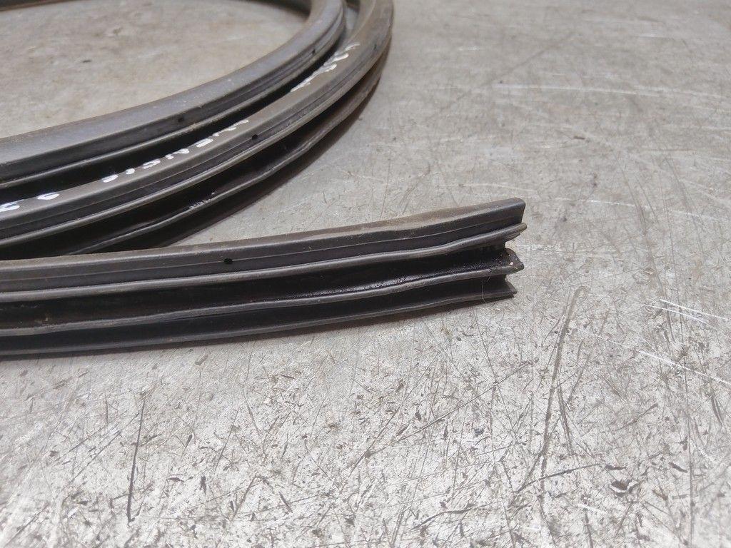 Уплотнитель двери задней правой QJVXXF Toyota Avensis - Фото 3