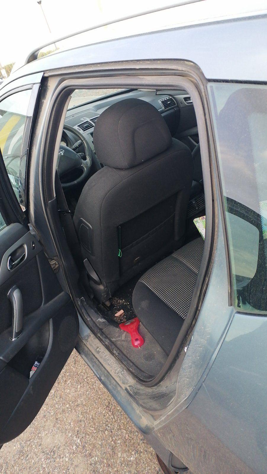 Уплотнитель двери задней левой X35QN0 Peugeot 407