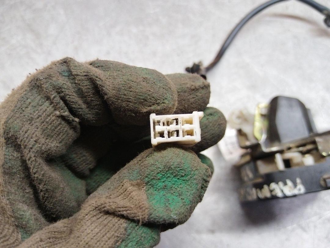 Замок двери задней правой WRX56G Mazda Premacy купить с доставкой