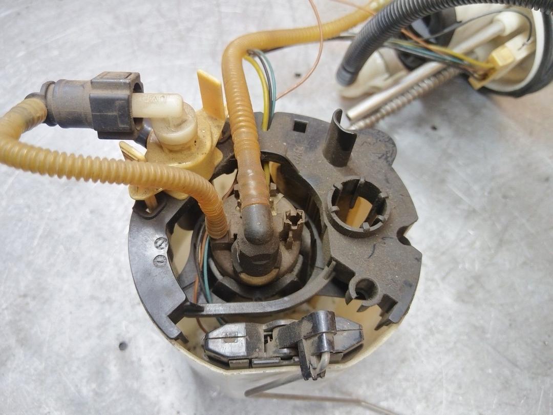 Колба в бак TKRS7W Volkswagen Passat купить с доставкой. Огромный выбор запчастей и марок авто. У нас есть практически все.