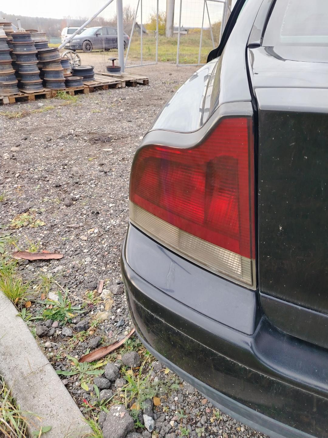 Фонарь задний левый YOJ6OY Volvo S60