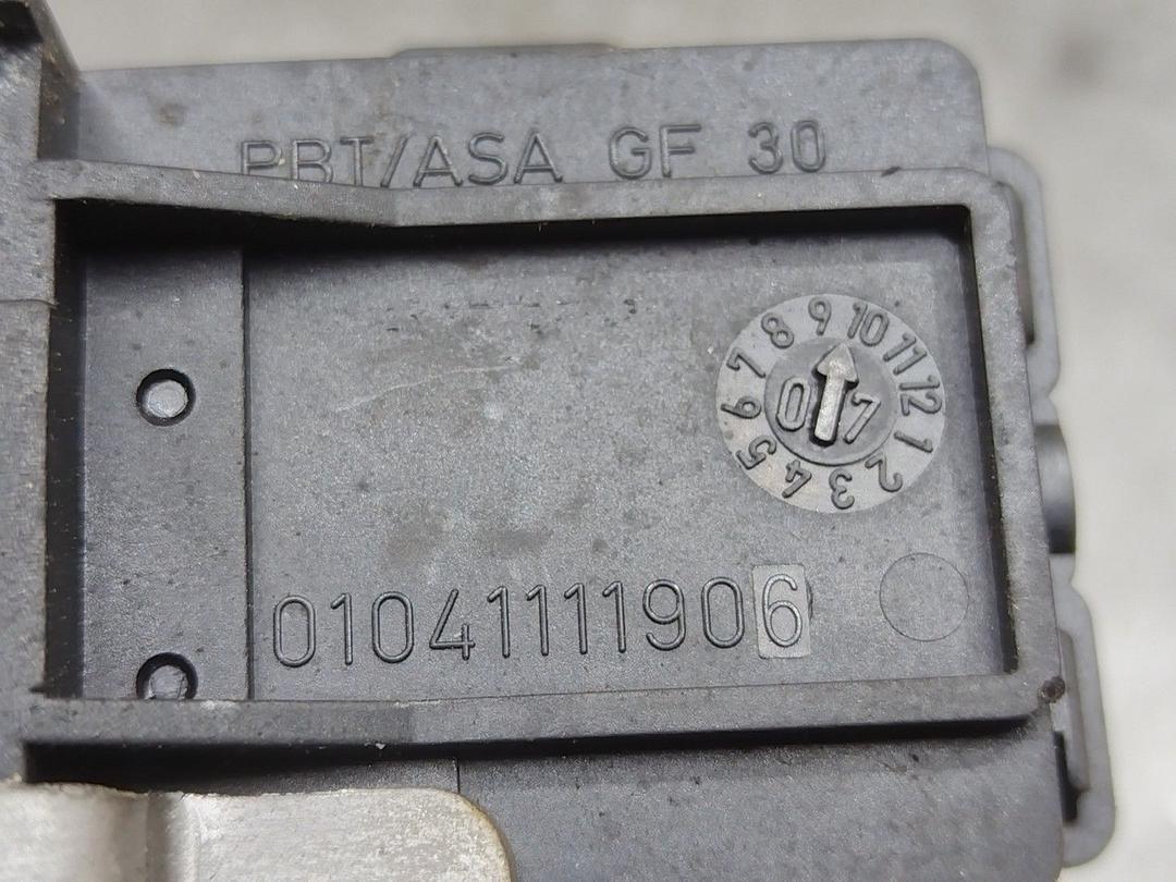 Замок багажника A9FG7E Ford Focus - Фото 4