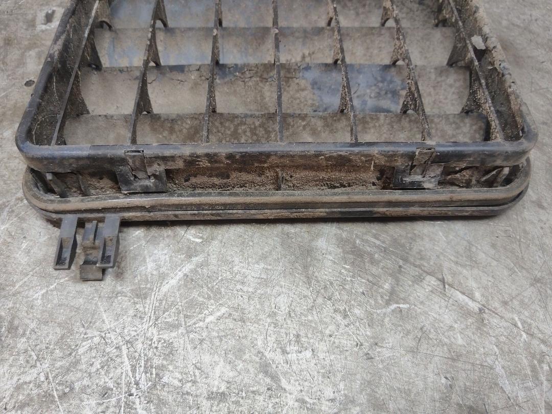 Решетка вентиляции кузова RI5N84 Mercedes C W202 купить