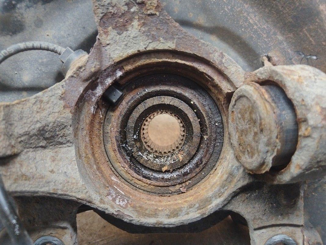 Кулак поворотный правый VSV69E Honda Accord купить в магазине запчастей бу