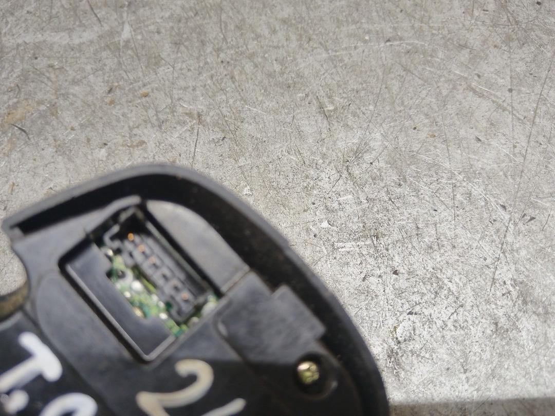 Кнопка руля IVEOW9 Toyota Corolla купить с доставкой